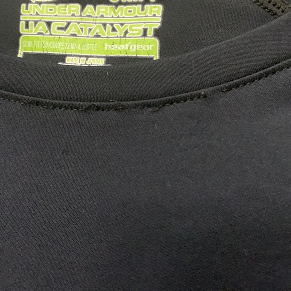 Under Armour Semi-Fitted Catalyst HeatGear Black Shirt Woman’s small - Picture 6 of 10